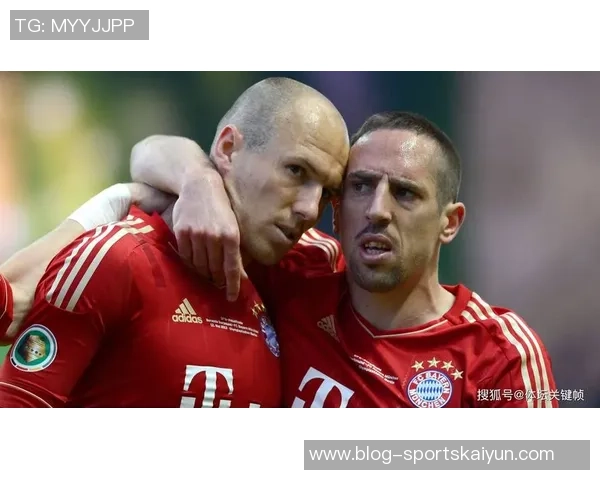 拜仁海报热身欧冠对决巴黎罗贝里小猪同框伊布小罗回忆重温